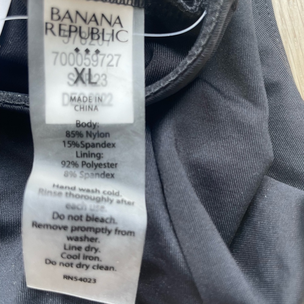 🏷️ NWT Banana Republic Black Double Keyhole One Piece Swimsuit Extra Lar… - Picture 5 of 7